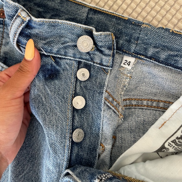 ONE OF A KIND Levi’s Wedgie Straight Jeans with Grommet Embellishments - Size 24 - Picture 4 of 5